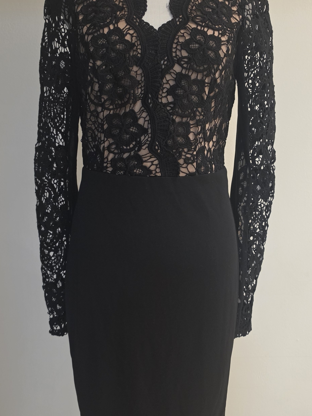 Women's Black Lace Long-Sleeve Evening Dress